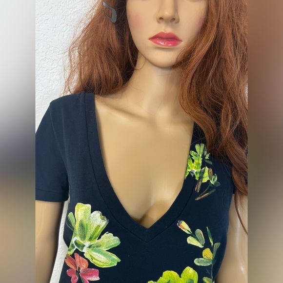 Abercrombie & Fitch Navy Blue Tropical
Floral Knit V Neck Size Medium - Picture 3 of 14